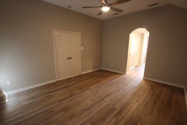 Building Photo - Coming Soon! - Beautiful 3 Bedroom, 2 Bath Home in Tyler! Gated Community!