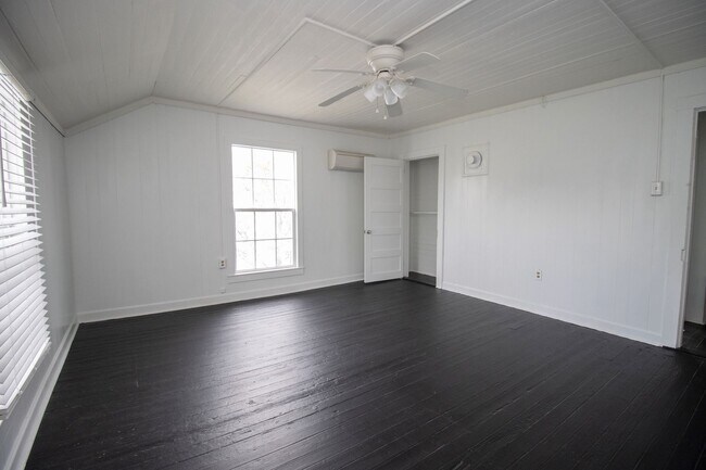 Building Photo - Now Preleasing for 2026–2027 – Beautifully...
