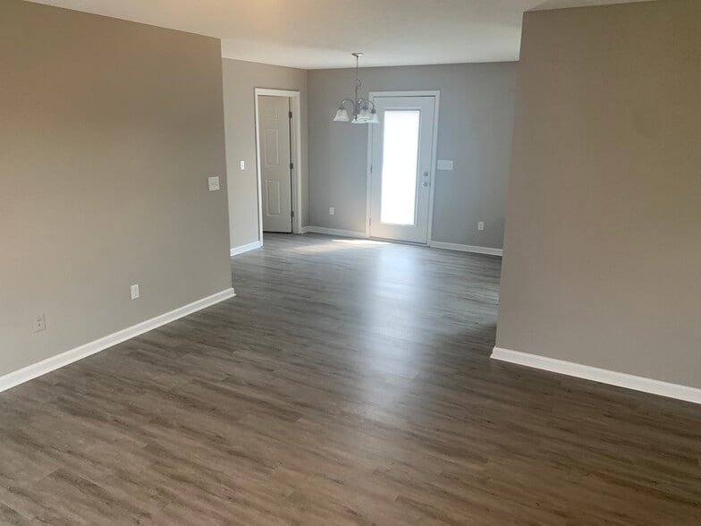 Building Photo - 617 Mimosa Dr