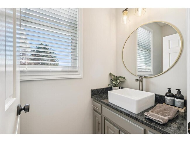 Building Photo - 9520 Scott St