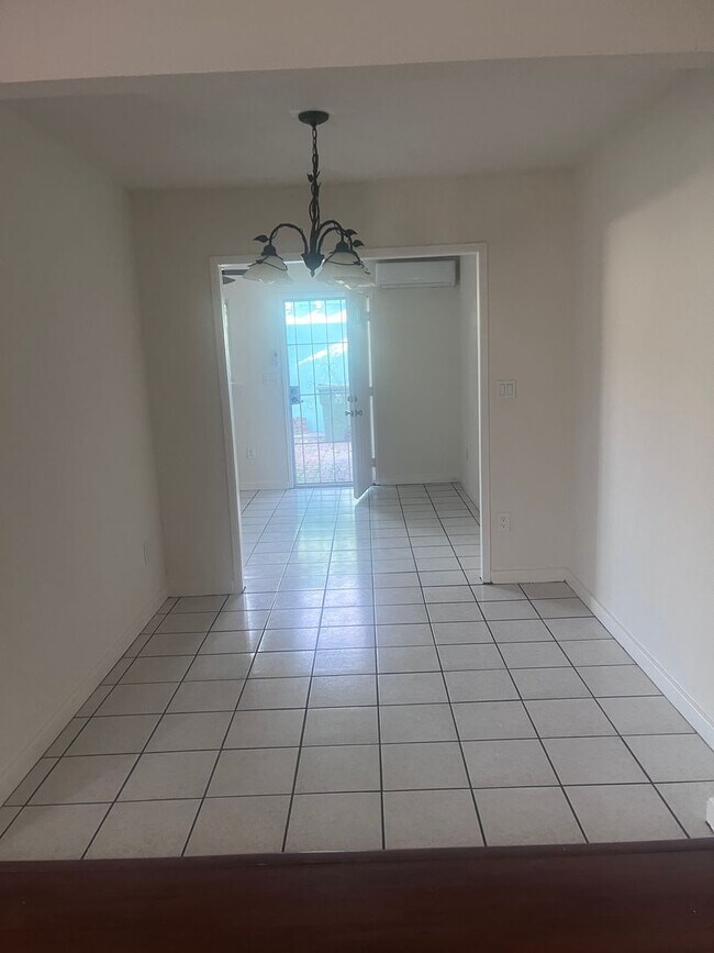 Building Photo - Spacious 2 bed 1 bath condo in Tracy