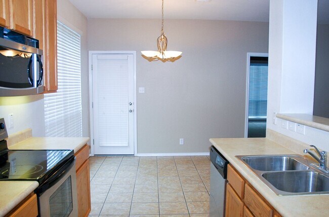 Building Photo - Amazing home with Garage and Backyard 3/2 ...