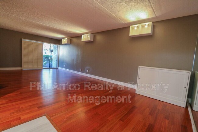 Building Photo - 3325 Bayshore Blvd