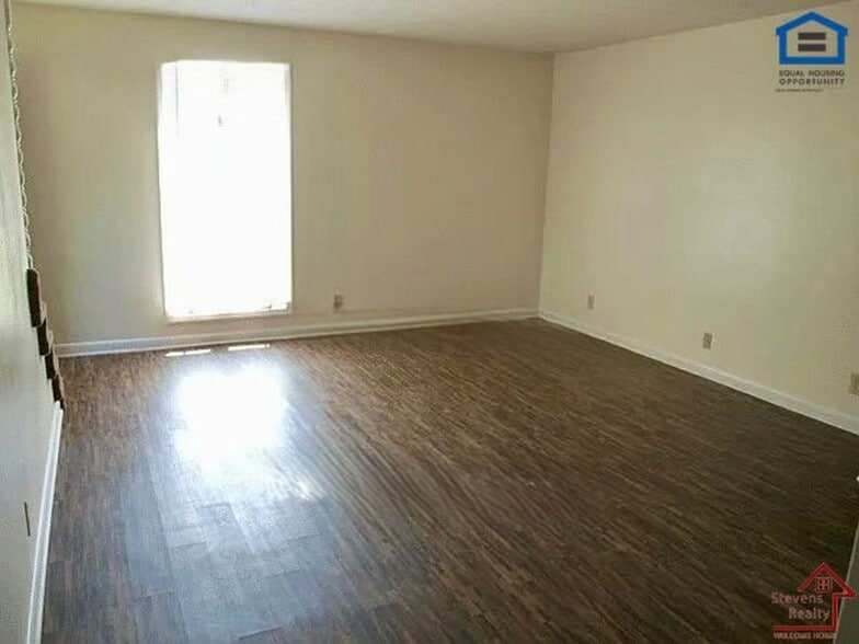 Building Photo - 404 Oriole Dr