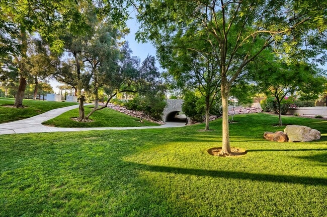 Building Photo - 5 Bedroom Luxury Home In Peccole Ranch!