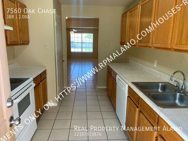 Building Photo - 7560 Oak Chase