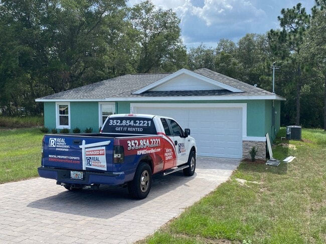 Building Photo - Custom Home - Desirable SE Ocala Neighborh...