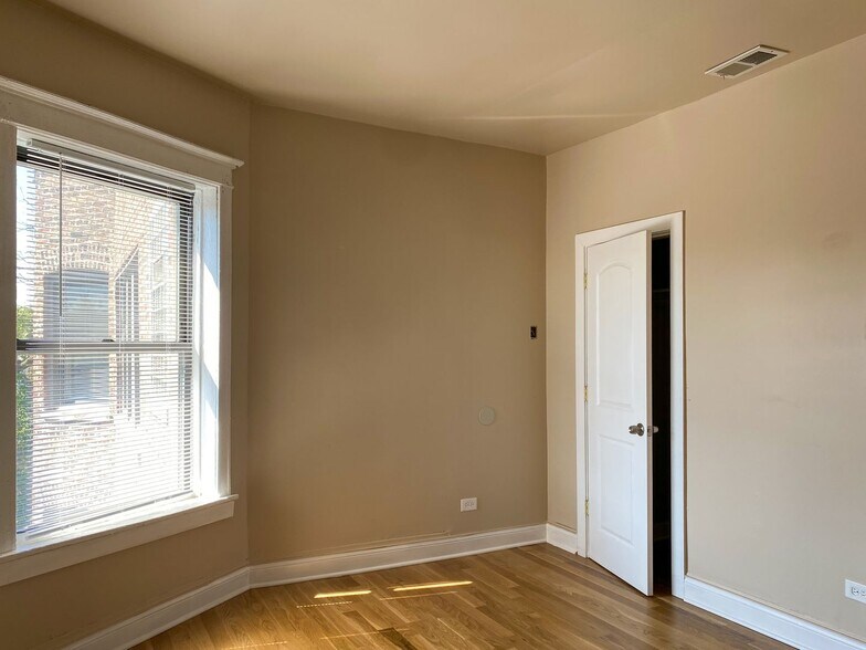 Building Photo - 7334 S Lowe Ave