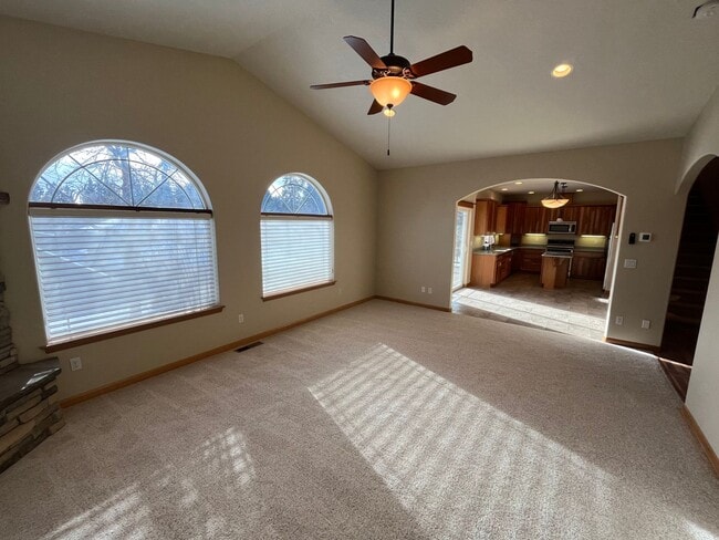 Building Photo - Spacious 3 Bed/3.5 Bath Home with Two Prim...