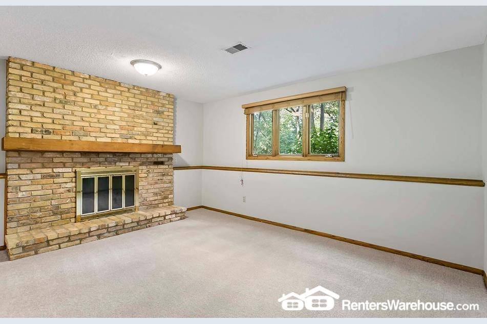 Building Photo - 3004 Pine Ridge Dr