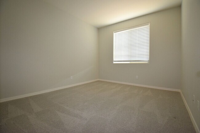 Building Photo - Beautiful single level 4 bedroom 2.5 bath Gilbert home.