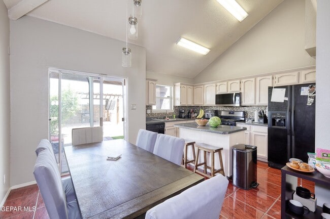 Building Photo - 7449 Plaza Taurina Dr