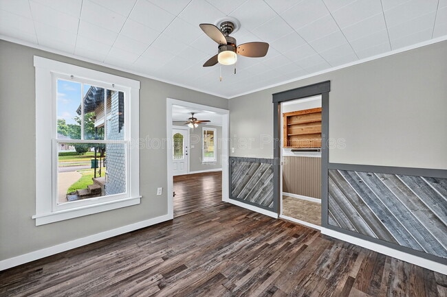 Building Photo - 300 W Moore St