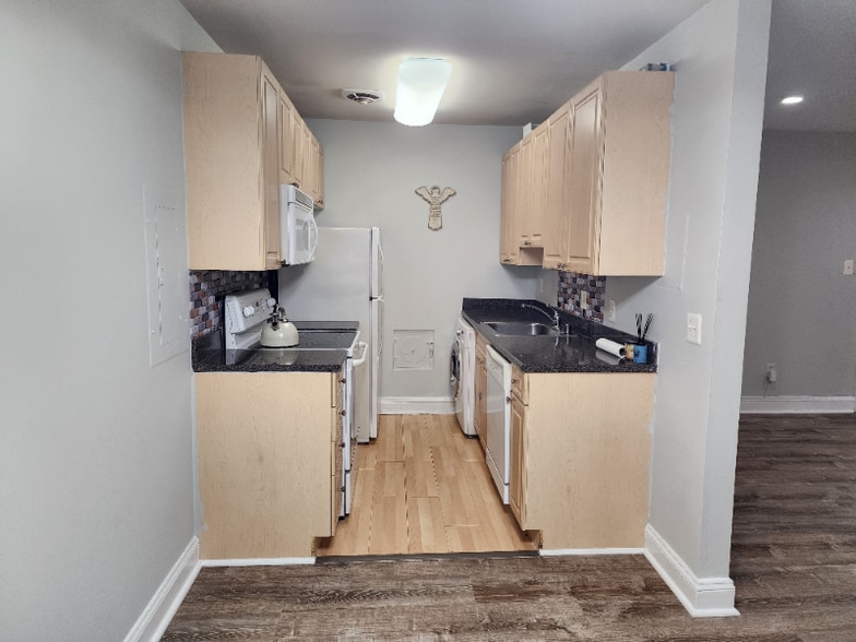 Building Photo - 1005 Chillum Rd