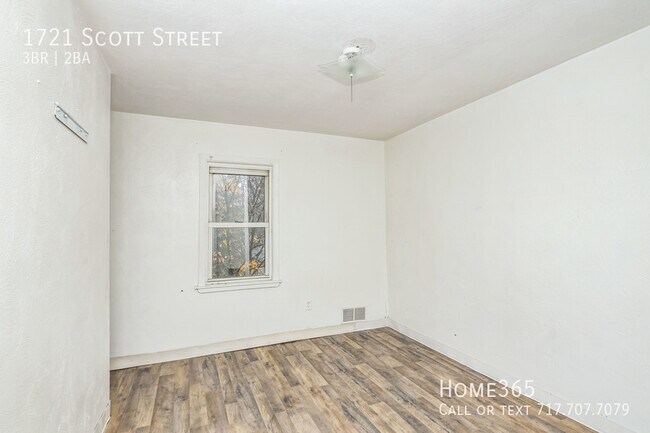 Building Photo - 1721 Scott St