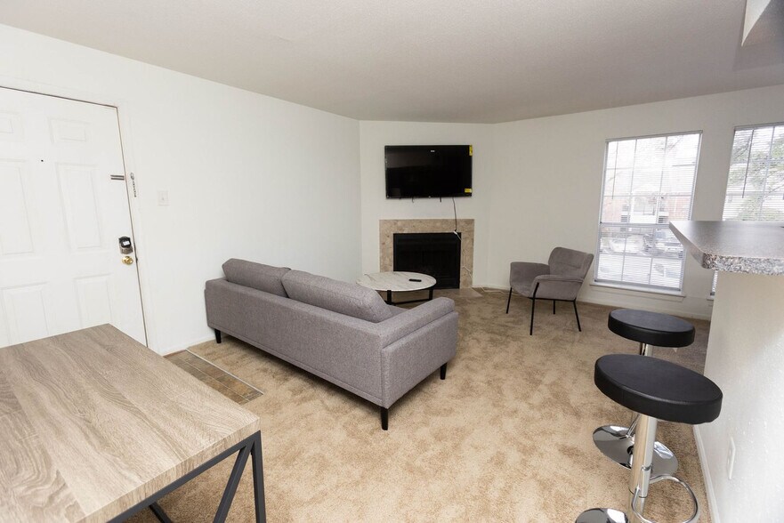 Building Photo - 220 Garris Dr