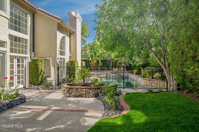 Building Photo - 2612 Yellowwood Dr