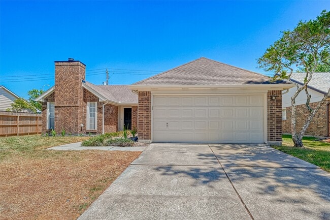 Building Photo - 16015 Surrey Woods Dr