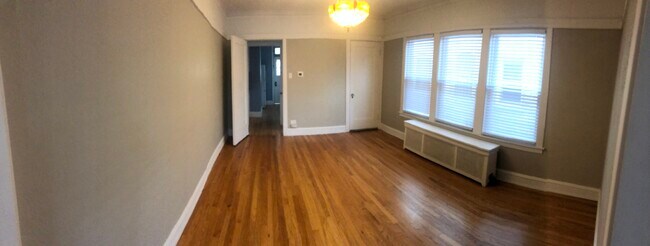 Building Photo - 5329 W Ardmore Ave