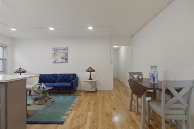 Building Photo - 5630 N Sheridan Rd