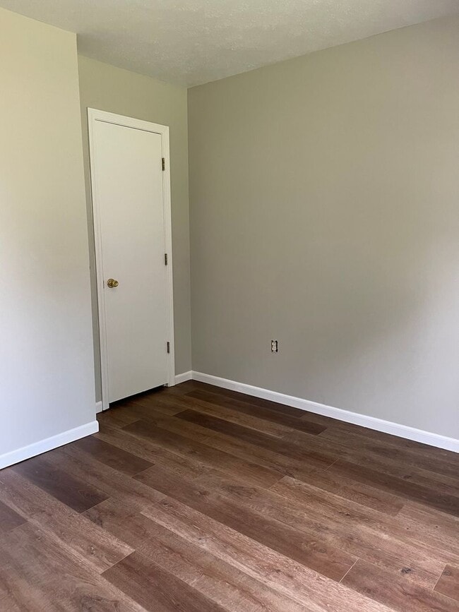 Building Photo - 3 Bed 2 Bath 2 Car Garage plus Bonus Room Available July 31, 2023