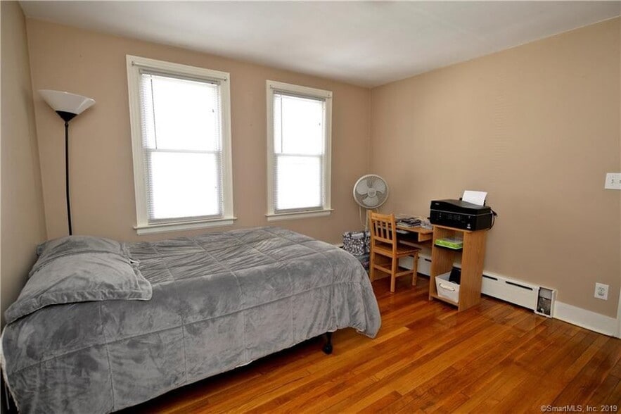 Building Photo - 85 Kneen St