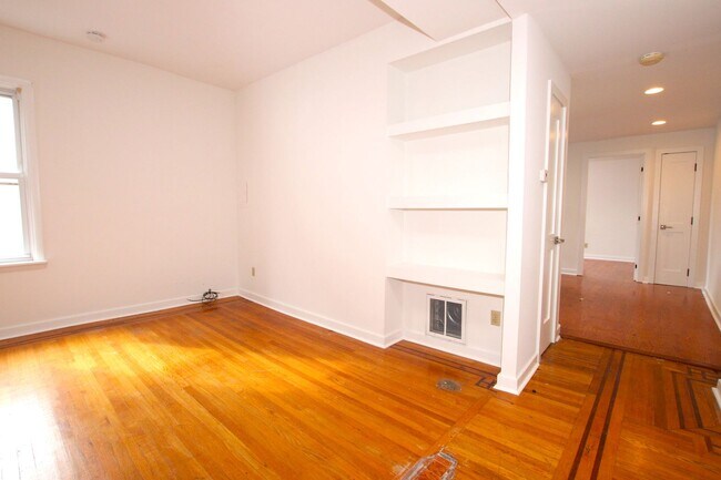 Building Photo - Beautiful 1 bed 1 bath in Fairmount- available Aug 1st