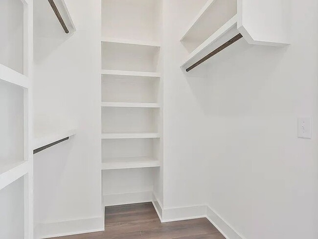 Building Photo - "Spacious 4-Bed Townhouse Oasis in Nashville – 2,500 Sq. Ft. of Modern Comfort!"