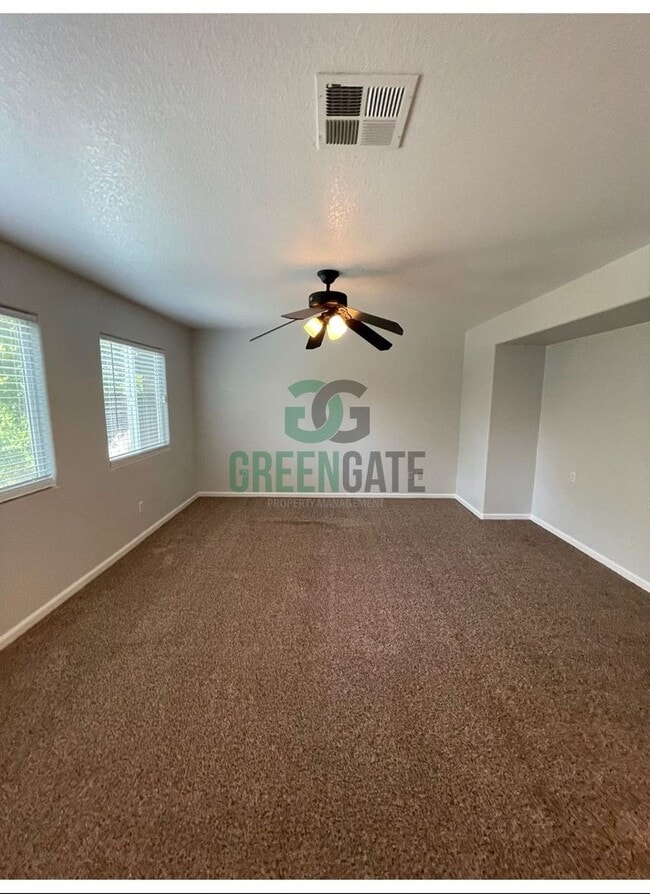 Building Photo - Two story 4 bedroom, 2.5 bath home in Stoc...