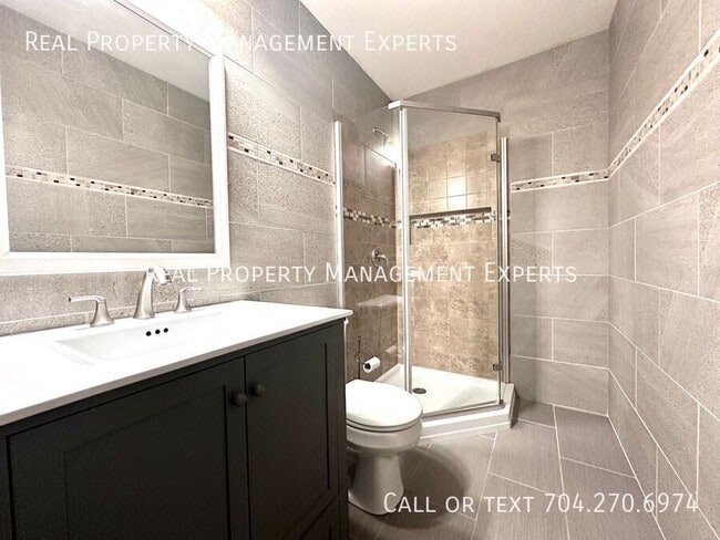 Building Photo - 6229 Green Vista Ct