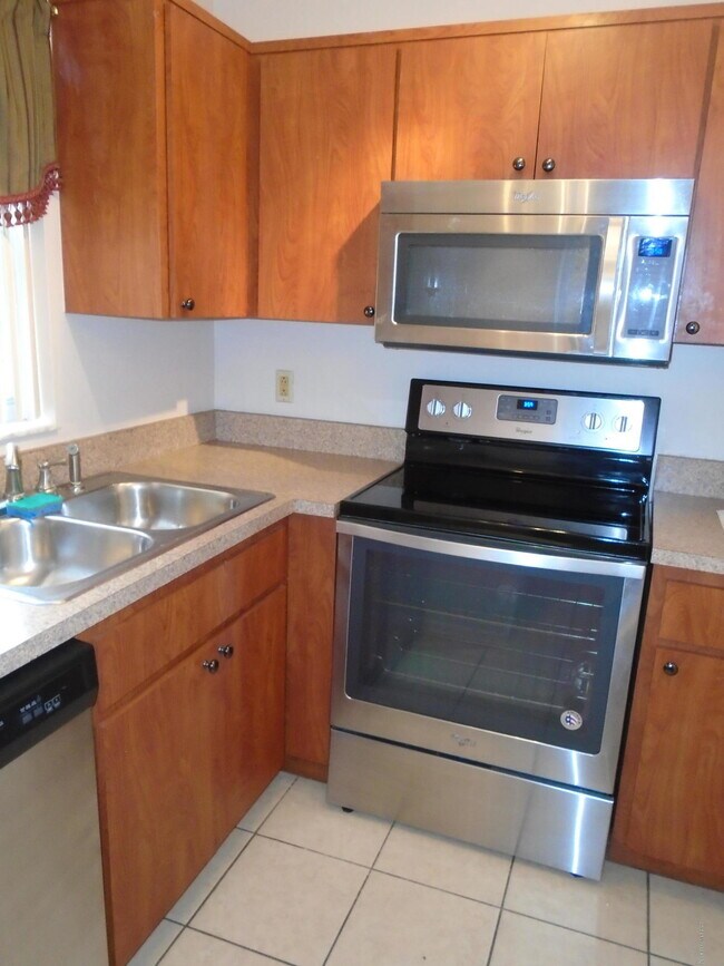 Building Photo - 255 Spring Dr
