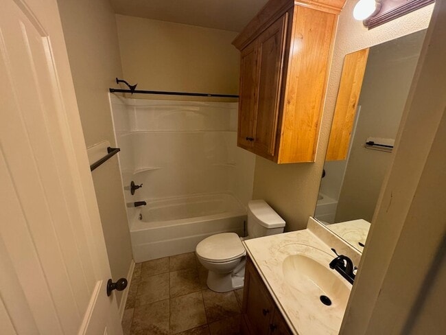 Building Photo - 113 Summer Creek Dr