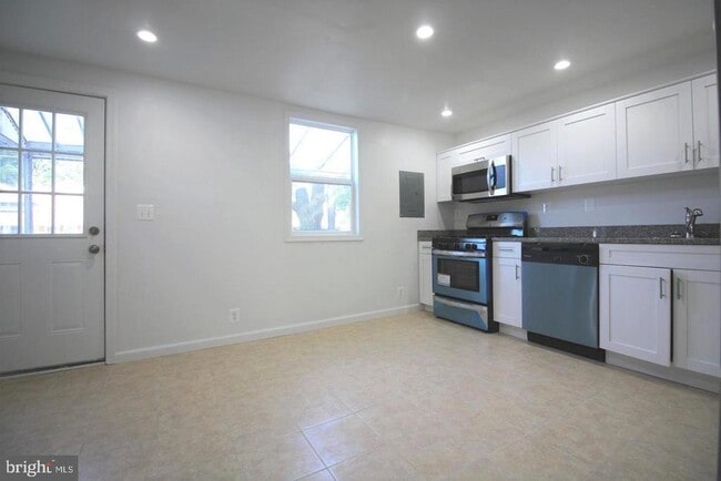 Building Photo - 523 Carlsbad Ct