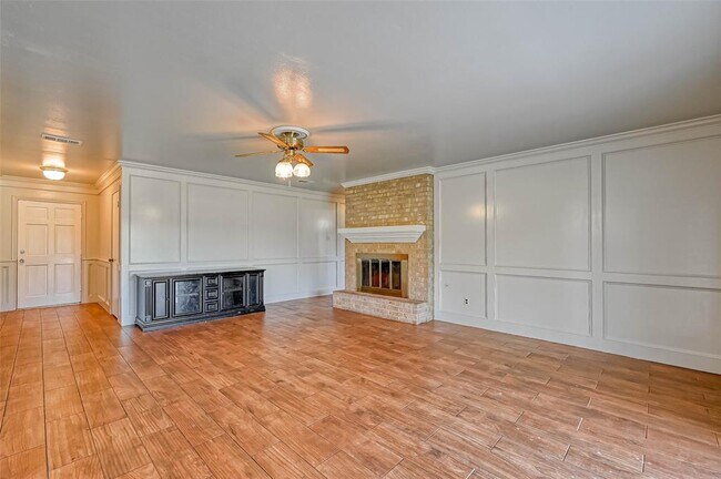 Building Photo - 1801 Laurel Oaks Dr