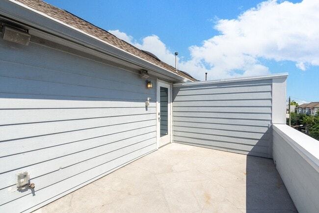 Building Photo - 5507 Darling St