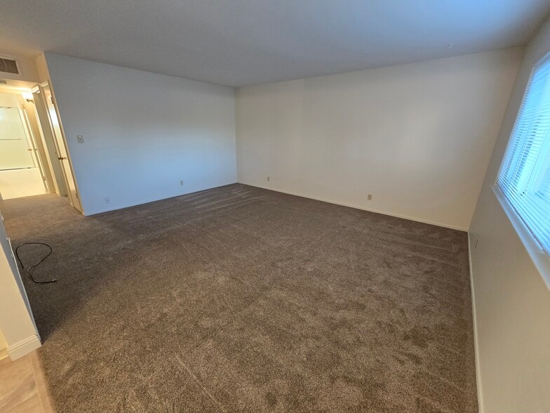 Building Photo - 1751 Ross Cir