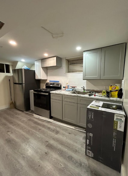 Building Photo - 595 E 39th St