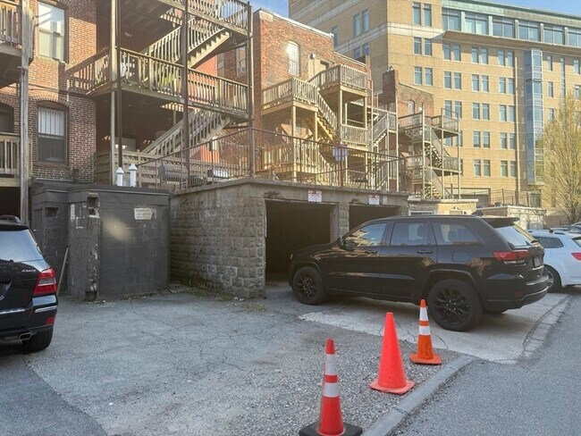 Building Photo - 11 Vancouver St