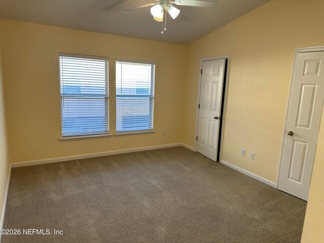 Building Photo - 12997 Sunset Lake Dr