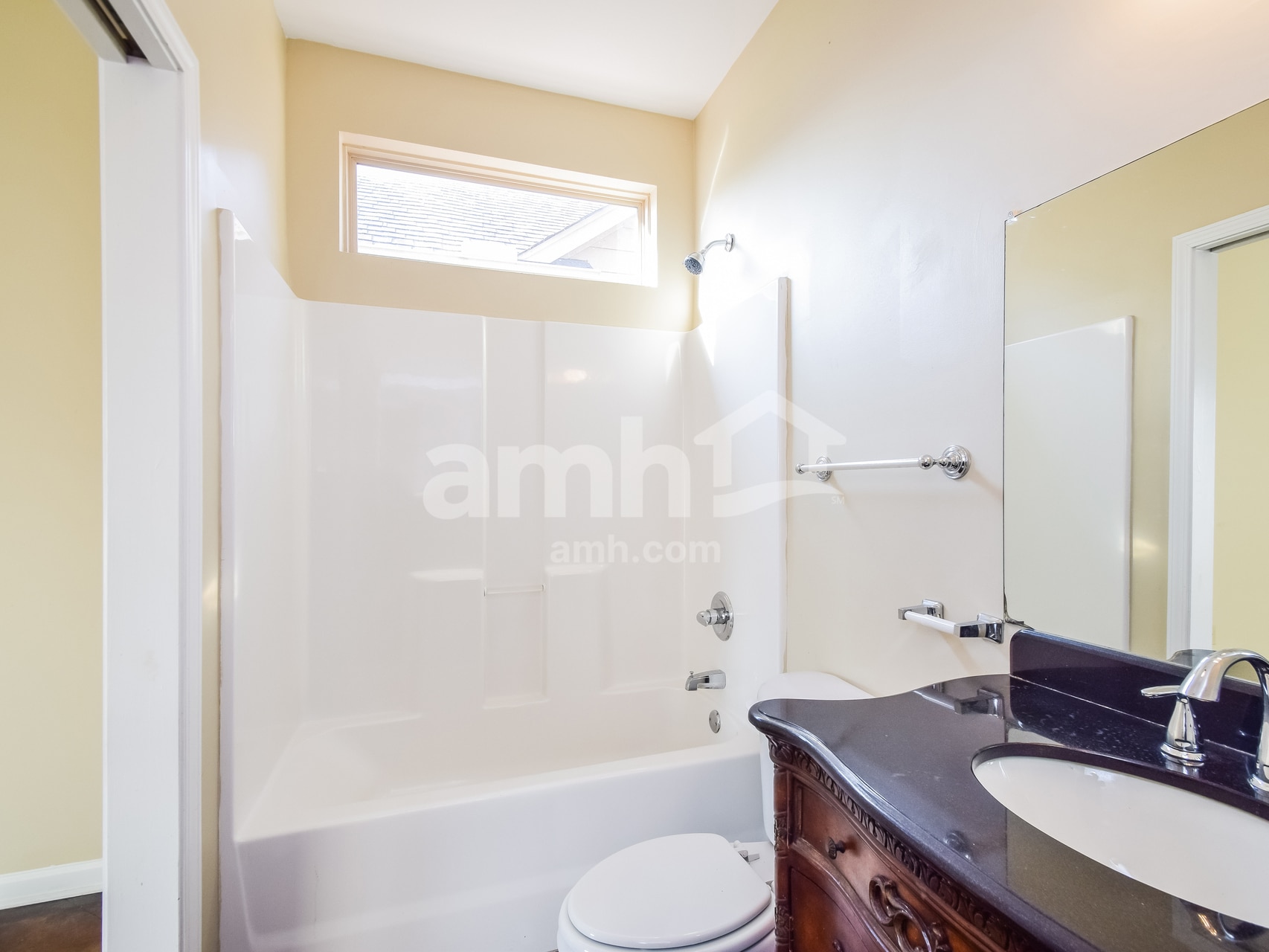 Building Photo - 2406 Lake Garden Dr