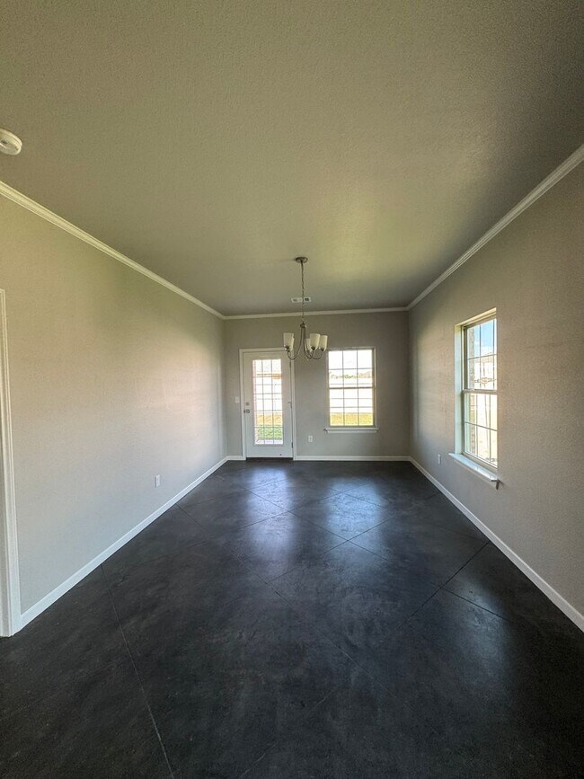 Building Photo - Newer Construction 3/2/2 Located in Beacon Point CISD