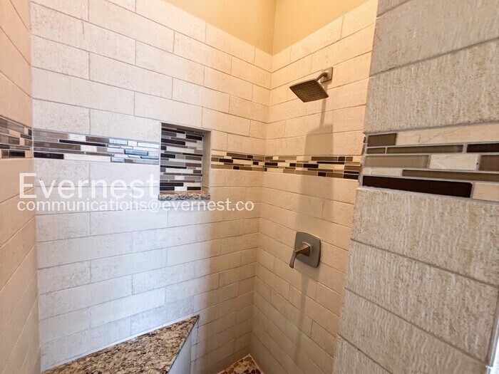 Building Photo - 21208 Oak Dale Dr
