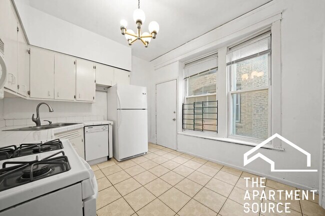 Building Photo - 3424 N Sheffield Ave