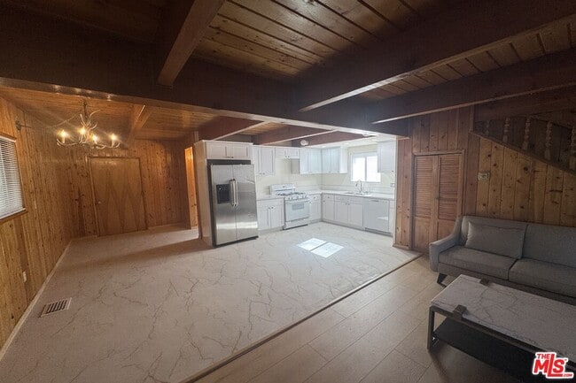 Building Photo - 2317 Maplewood Way