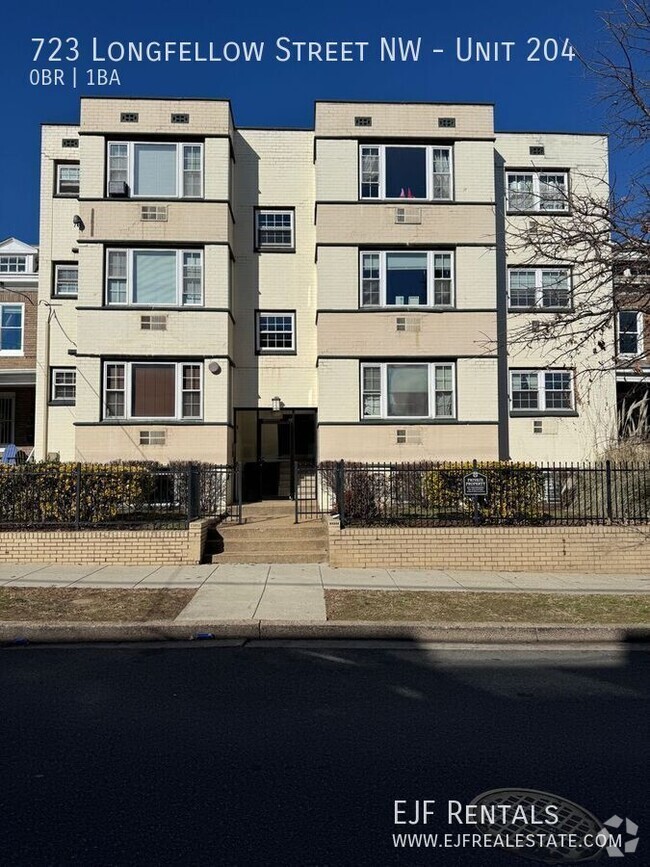 Building Photo - Studio with Full Kitchen, Granite, Dishwas...