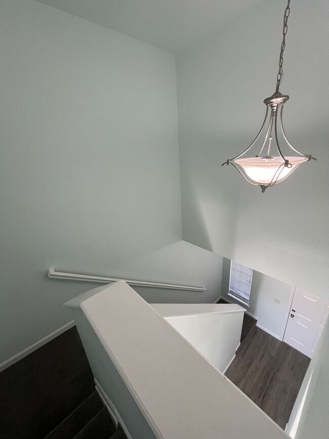 Building Photo - End Unit 3 Bedroom 2 Bath Townhome in Commerce City!