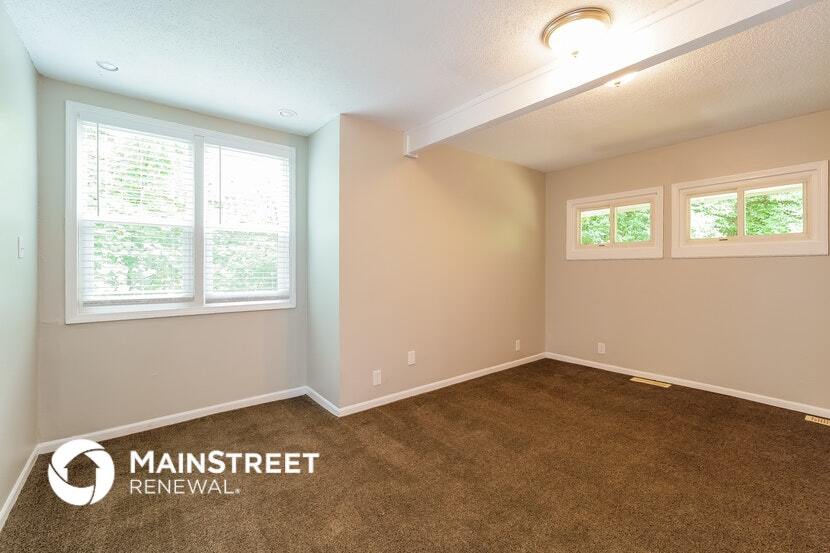 Building Photo - 208 E 165th St