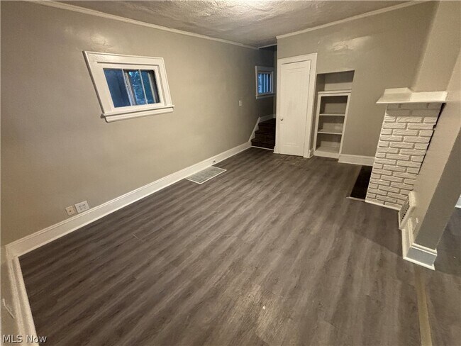Building Photo - 974 Lovers Ln