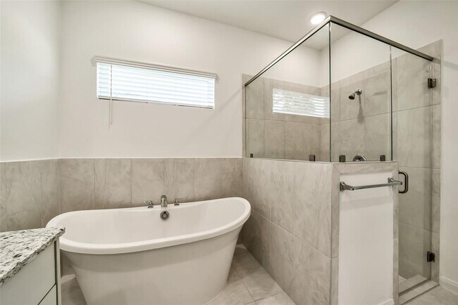 Building Photo - 11615 Moltere Dr
