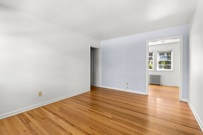 Building Photo - 235 NE 61st Ave